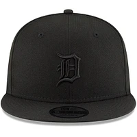 Men's New Era Detroit Tigers Black on Black 9FIFTY Snapback Hat