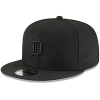 Men's New Era Detroit Tigers Black on Black 9FIFTY Snapback Hat