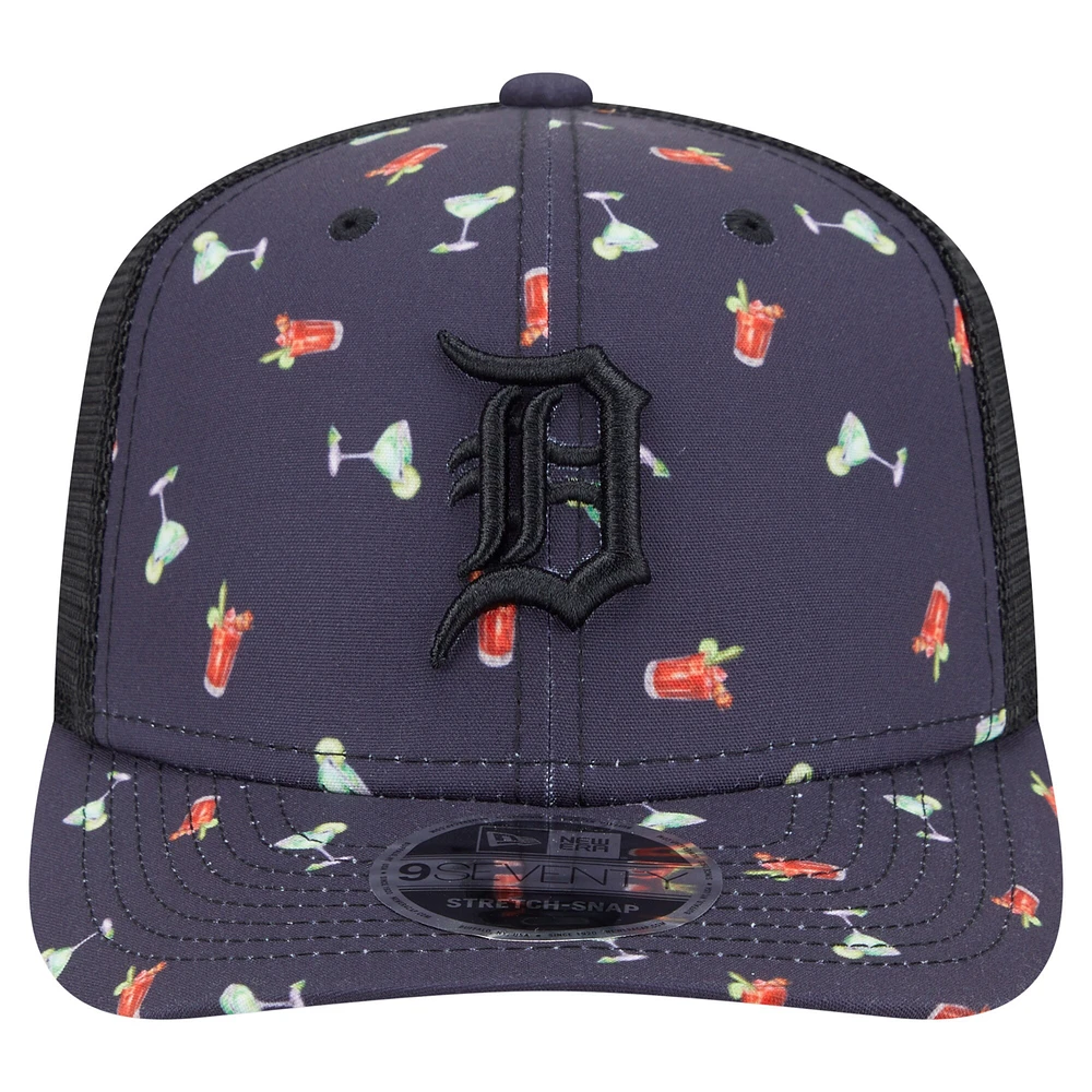 Casquette extensible à bouton-pression New Era bleu marine Detroit Tigers Adventure Drinks Pattern 9SEVENTY pour homme