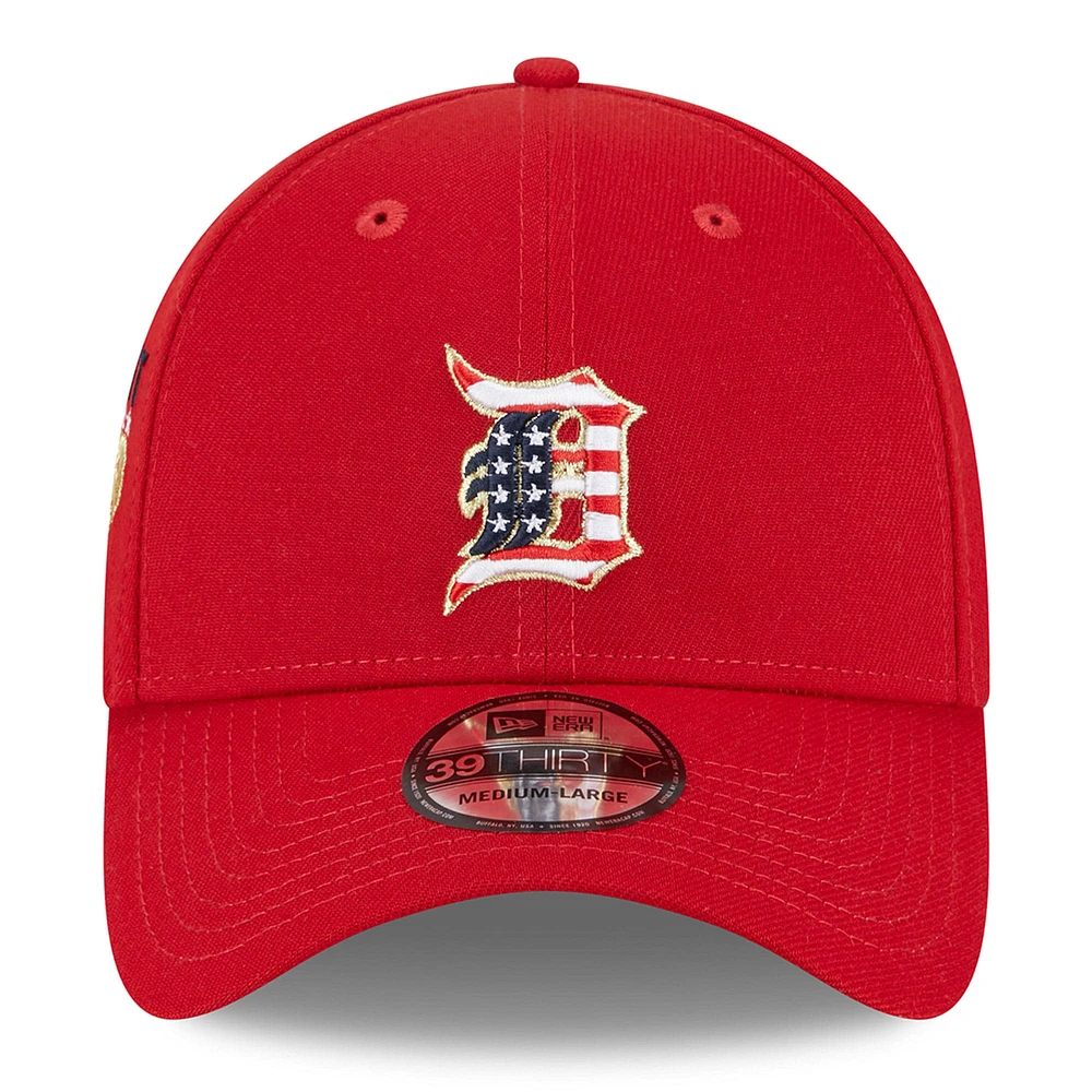 Casquette Flex Fit pour homme Detroit Tigers 2023 Fourth of July 39THIRTY New Era rouge