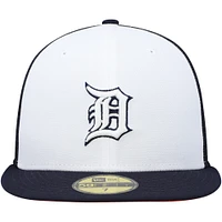 Casquette ajustée 59FIFTY pour entraînement au bâton sur le terrain des Detroit Tigers 2023 New Era homme, blanc/bleu marine