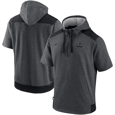 Chandail à capuchon manches courtes avec fermeture glissière quart de Nike pour homme Heathered Charcoal Detroit Tigers Authentic Collection Flux Performance