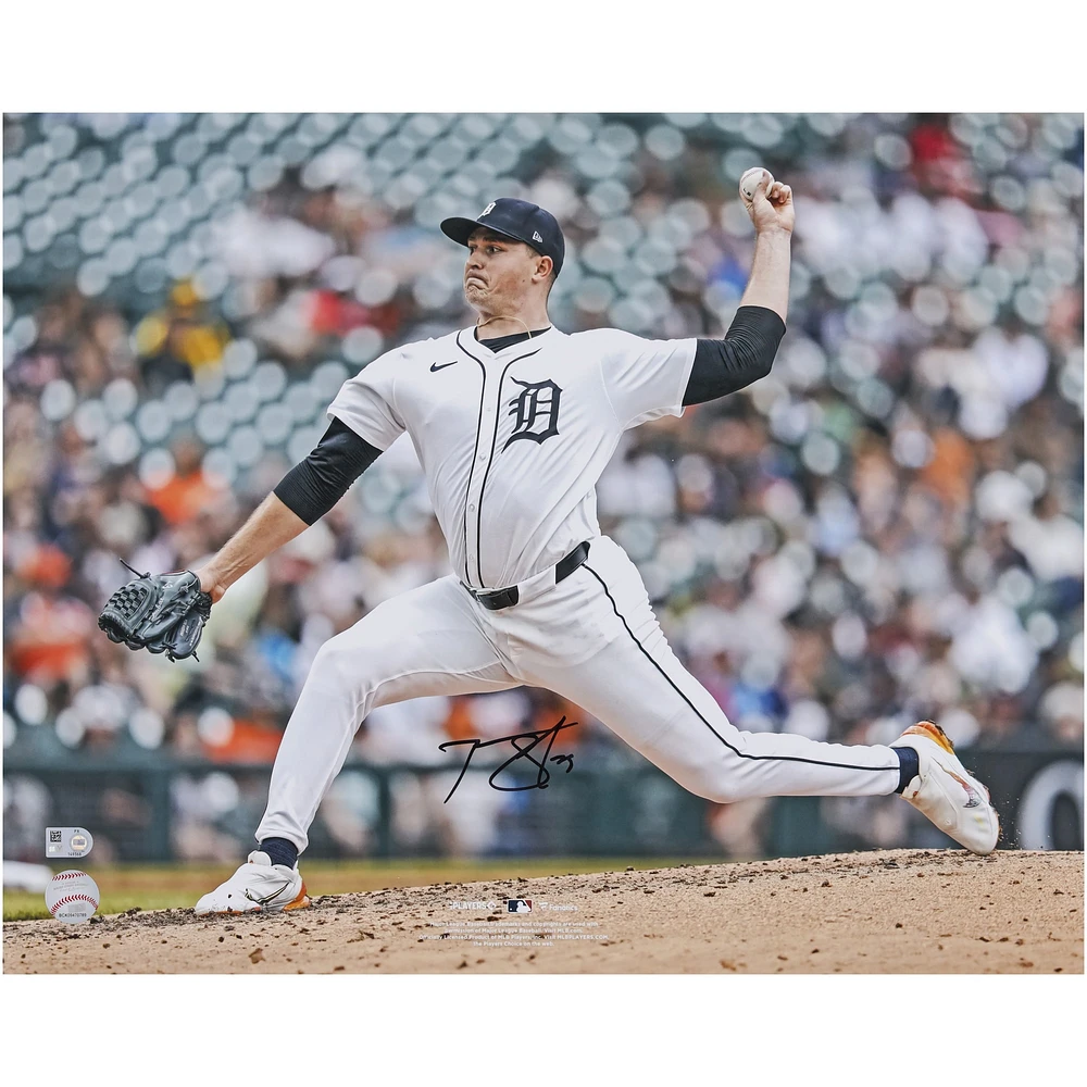 Photographie autographiée de 16" x 20" de Tarik Skubal, lanceur en uniforme blanc des Detroit Tigers