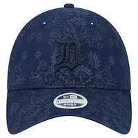 Casquette ajustable 9TWENTY à imprimé floral ton sur ton bleu marine Detroit Tigers de New Era pour femme