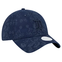 Casquette ajustable 9TWENTY à imprimé floral ton sur ton bleu marine Detroit Tigers de New Era pour femme