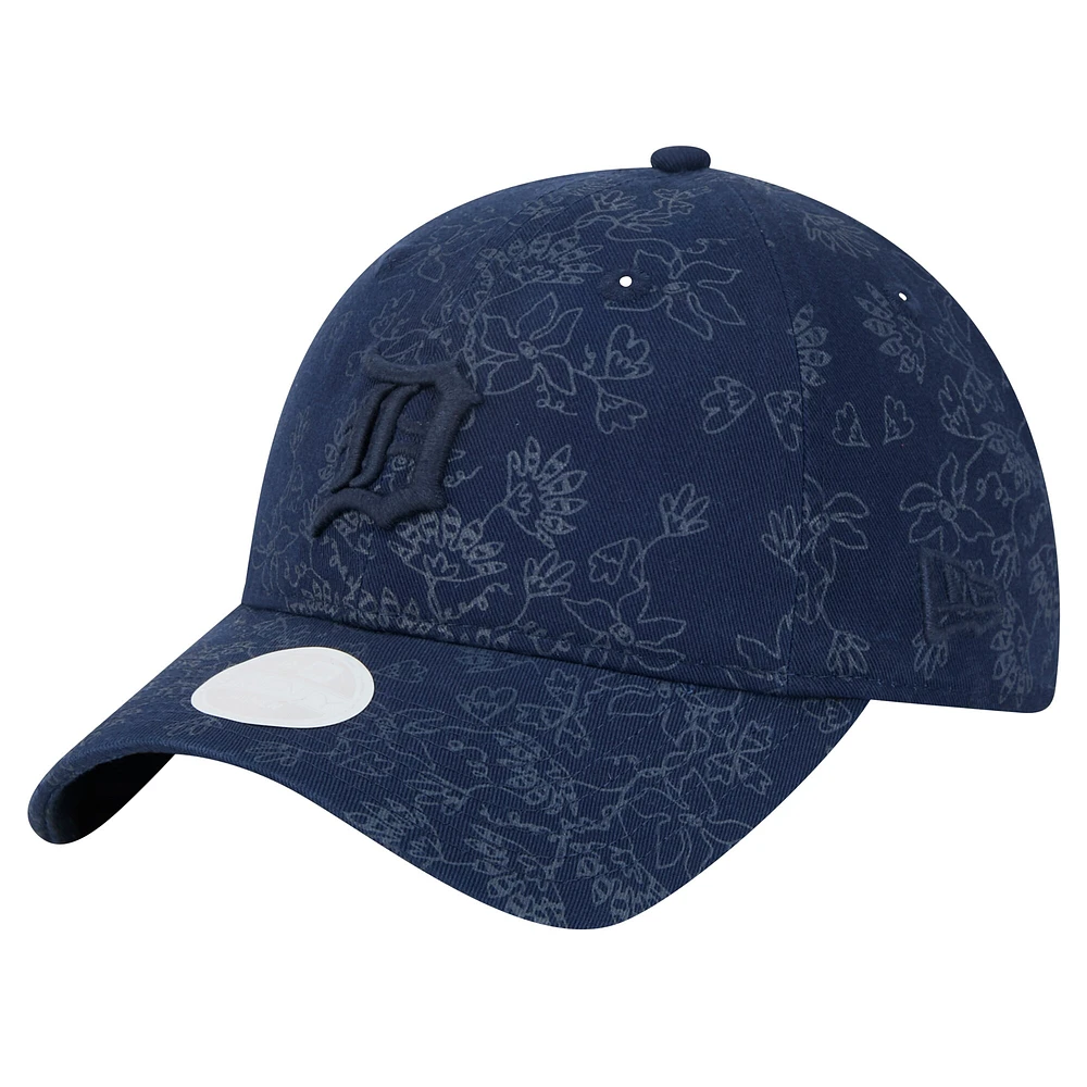 Casquette ajustable 9TWENTY à imprimé floral ton sur ton bleu marine Detroit Tigers de New Era pour femme