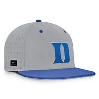 Casquette ajustée Nike grise Duke Blue Devils On-Field Dugout True Performance pour homme