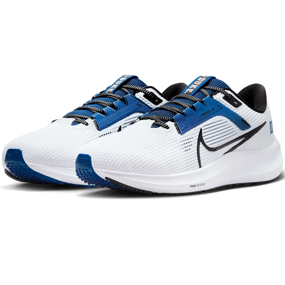 Chaussure de running unisexe Nike Duke Blue Devils Zoom Pegasus 40 blanche