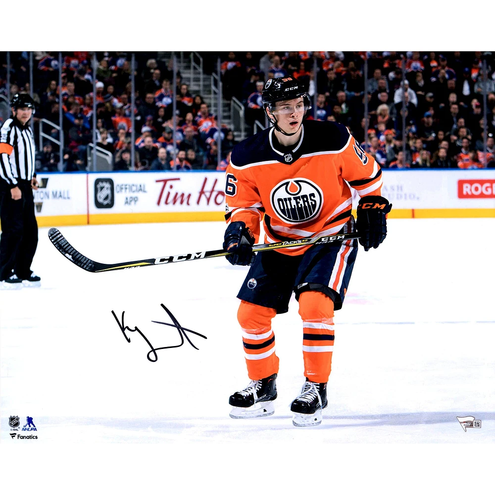 Kailer Yamamoto Edmonton Oilers autographiée 16 "x 20" photographie de patinage en maillot orange