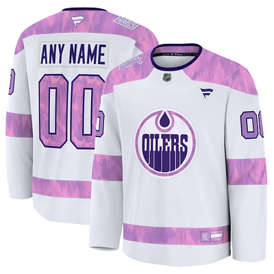 Maillot d'entraînement personnalisé Fanatics White Edmonton Oilers 2024 Hockey Fights Cancer pour hommes