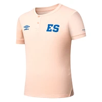 Polo à col ras du cou de l'équipe nationale Salvador Umbro Coral pour hommes