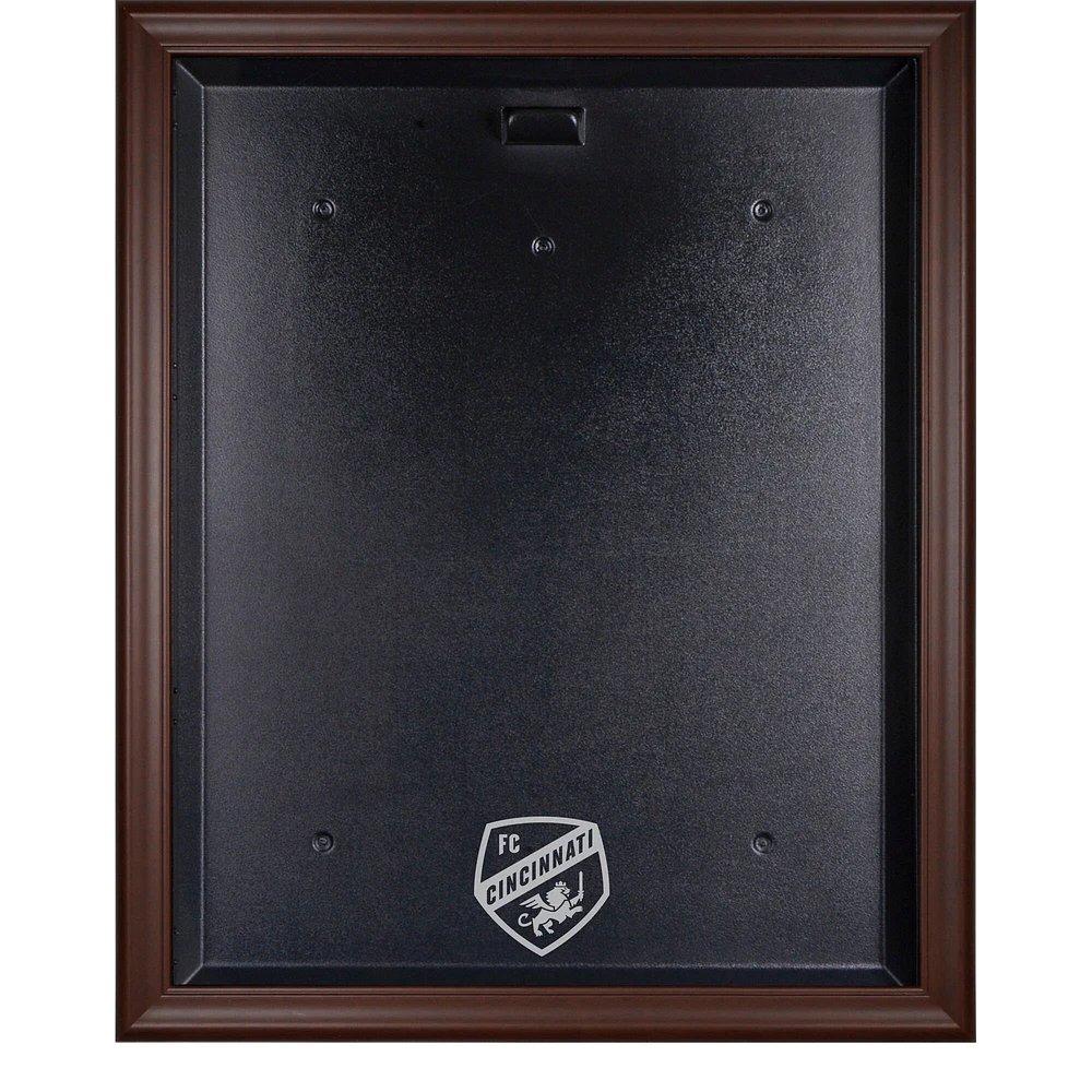Vitrine de maillot avec logo de l'équipe encadré marron du FC Cincinnati