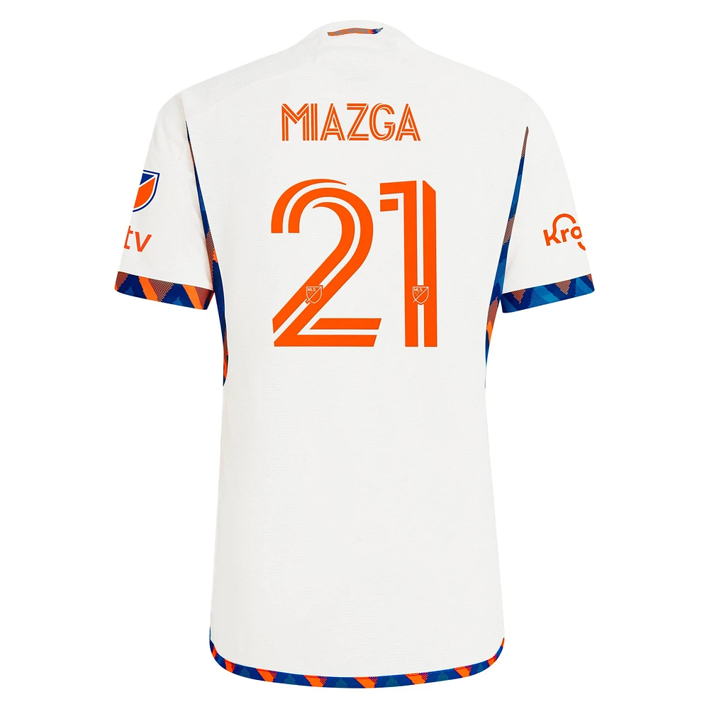 Maillot de joueur authentique adidas Matt Miazga blanc FC Cincinnati 2024 The Canvas Kit pour homme