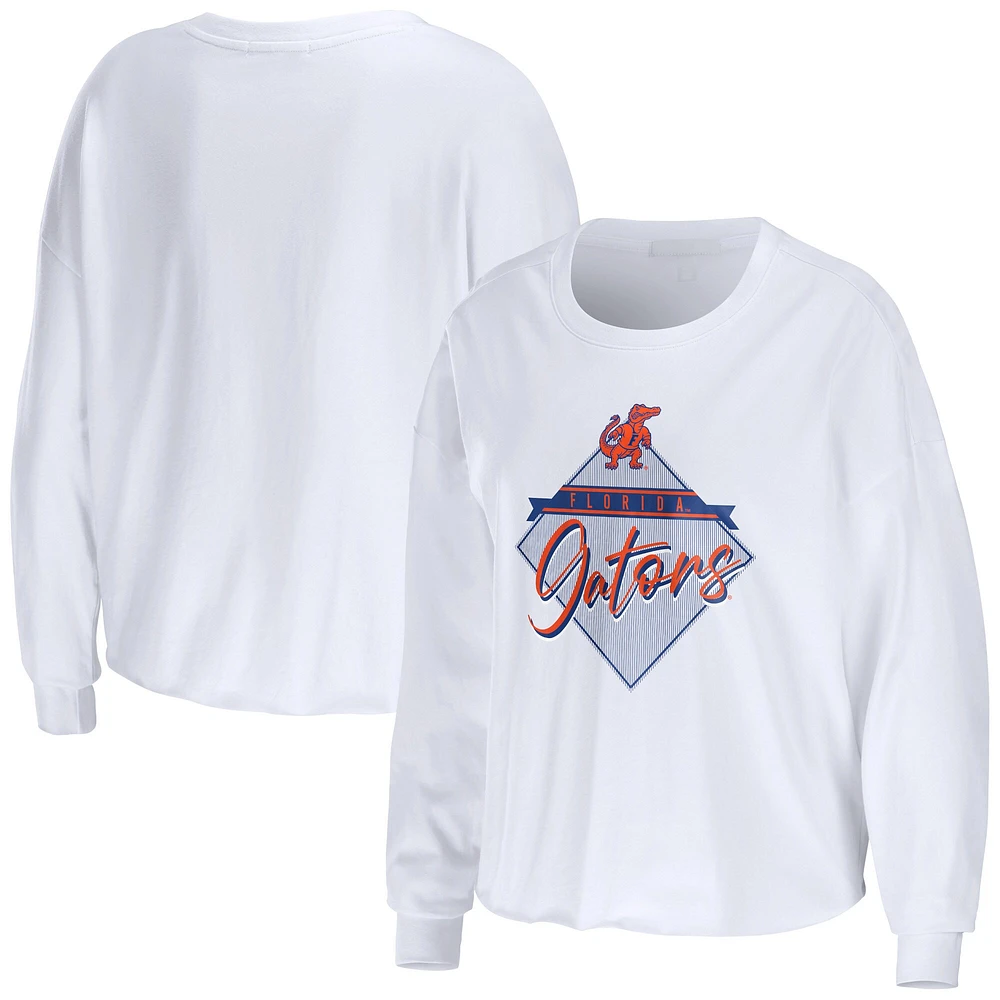 WEAR by Erin Andrews T-shirt court blanc à manches longues avec diamants des Florida Gators pour femmes