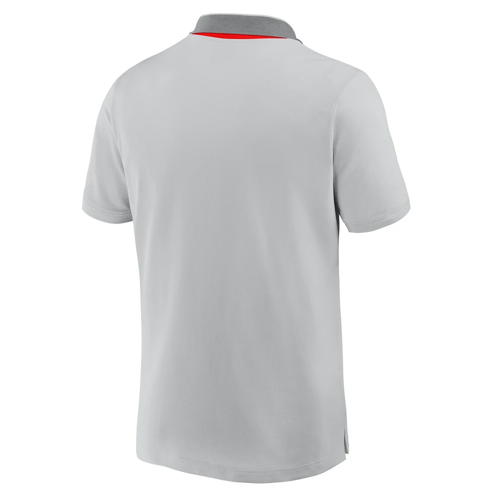 Polo piqué gris à bordures avec badge en grille demi-teintes Tempo pour homme