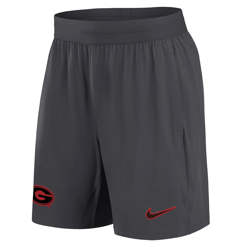 Short Nike anthracite Georgia Bulldogs 2024 Sideline Performance pour homme