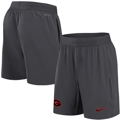 Short Nike anthracite Georgia Bulldogs 2024 Sideline Performance pour homme