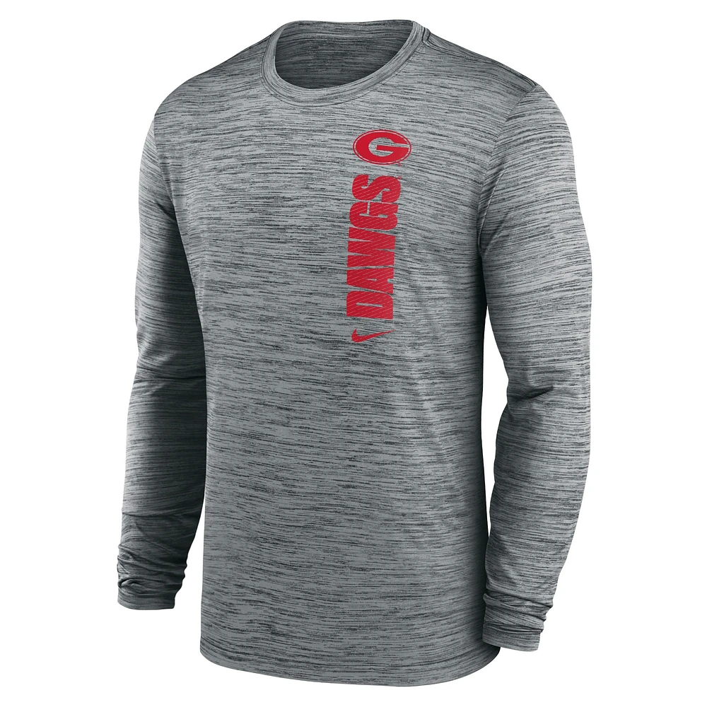 T-shirt à manches longues Nike Heather Grey Georgia Bulldogs 2024 Sideline Velocity Performance pour homme