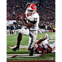 Nick Chubb Georgia Bulldogs Unsigned Escapes Tackle Photograph