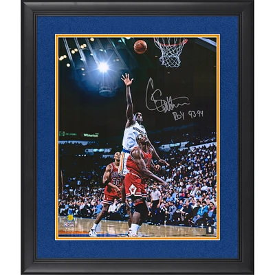 Photographie encadrée autographiée de Chris Webber des Golden State Warriors, 16'' x 20'', avec l'inscription « ROY 93-94 »