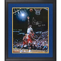 Photographie encadrée autographiée de Chris Webber des Golden State Warriors, 16'' x 20'', avec l'inscription « ROY 93-94 »