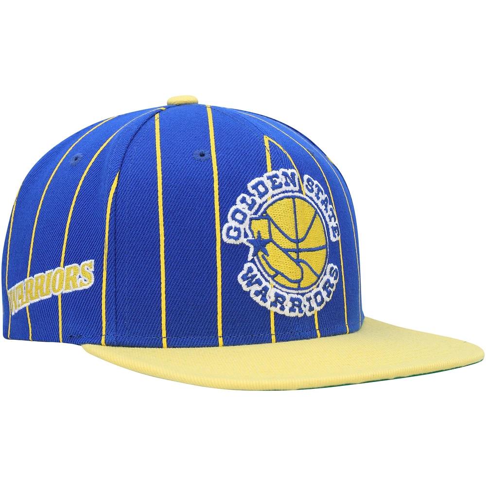 Casquette Snapback à fines rayures Mitchell & Ness pour homme Royal/Gold Golden State Warriors Hardwood Classics