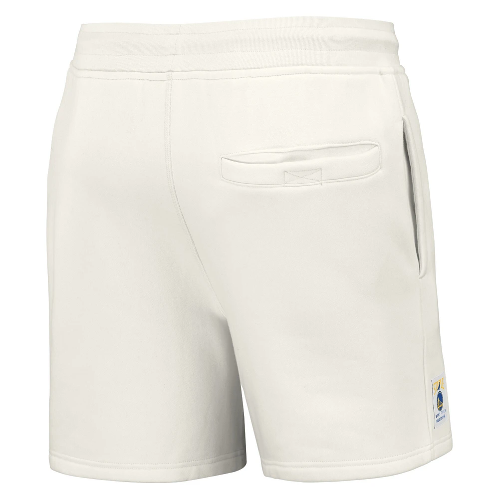 Short en molleton épais pour hommes NFL x Staple crème Golden State Warriors Pigeon