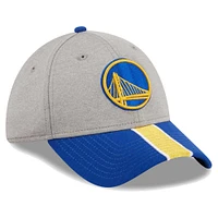 Casquette flexible 39THIRTY rayée New Era pour hommes, gris/royal, Golden State Warriors