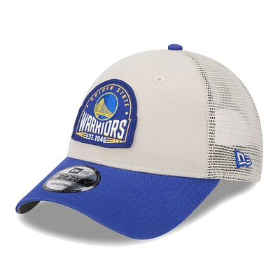 Casquette réglable New Era kaki/Royal Golden State Warriors Throwback Patch Trucker 9FORTY pour hommes