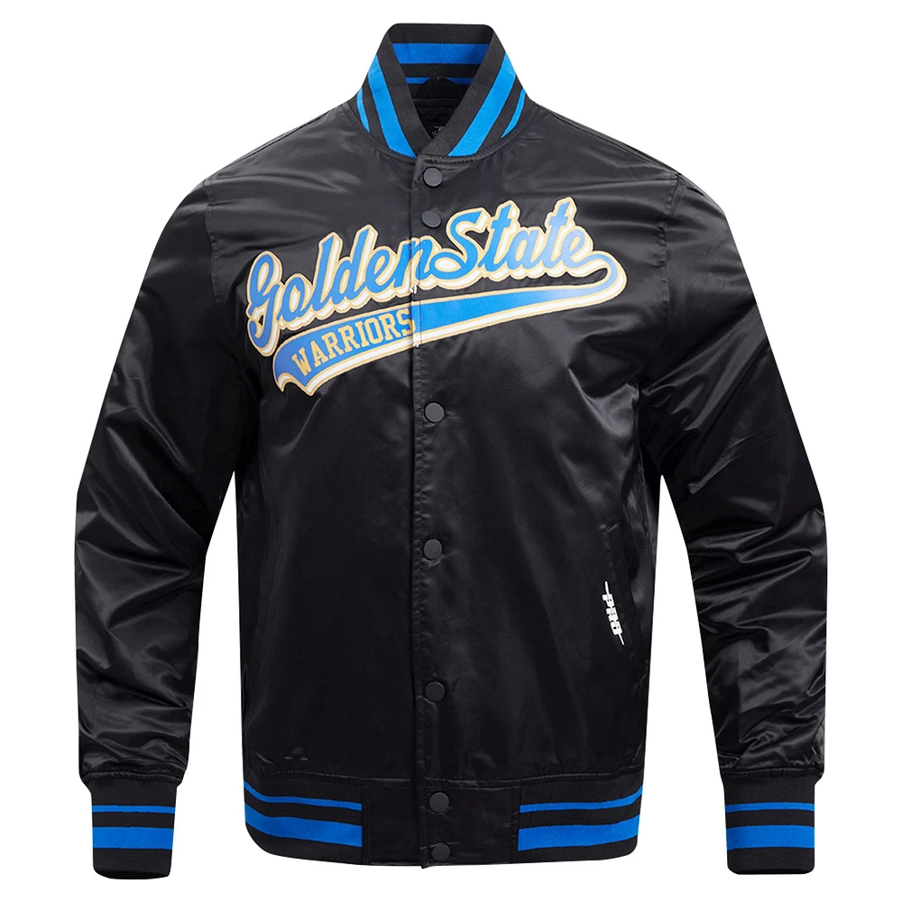 Veste universitaire en satin à bouton-pression complète Pro Standard pour hommes, Golden State Warriors Script Tail, noire