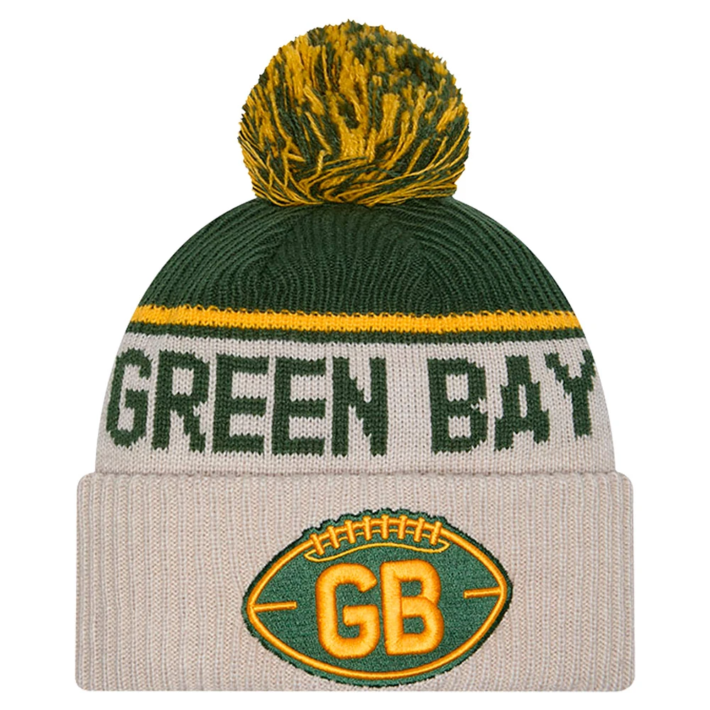 Bonnet en tricot à revers historique avec pompon Stone Green Bay Packers Sideline de New Era pour homme