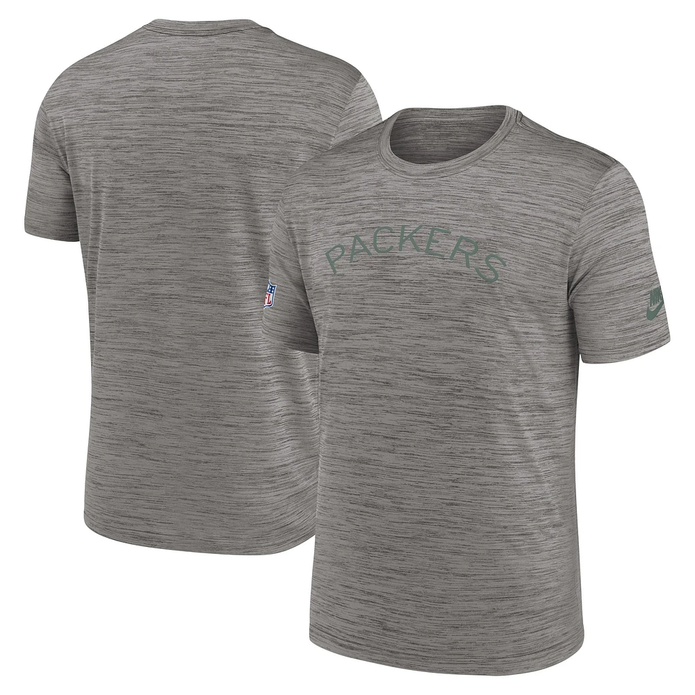 T-shirt Performance Nike Heather Charcoal Green Bay Packers 2023 Sideline Alternate Logo pour Homme