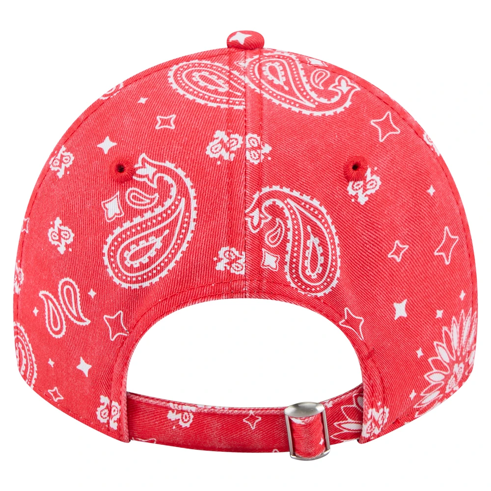 Casquette ajustable 9TWENTY rouge Houston Texans Paisley de New Era pour femme