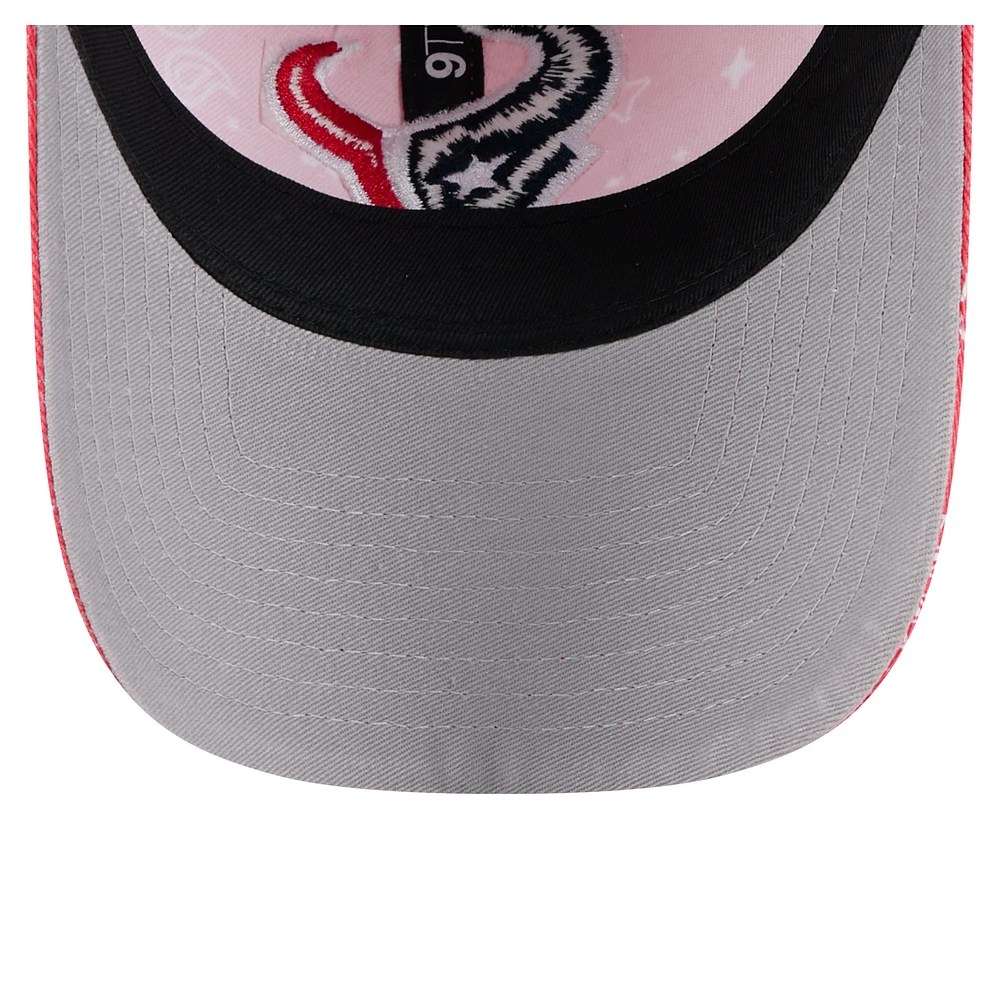 Casquette ajustable 9TWENTY rouge Houston Texans Paisley de New Era pour femme