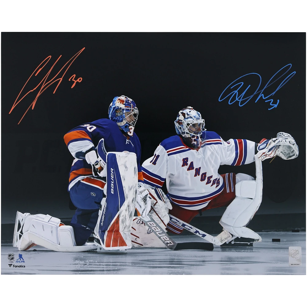 Photographie autographiée de 16" x 20" d'Igor Shesterkin des Rangers de New York et d'Ilya Sorokin des Islanders de New York sur un genou