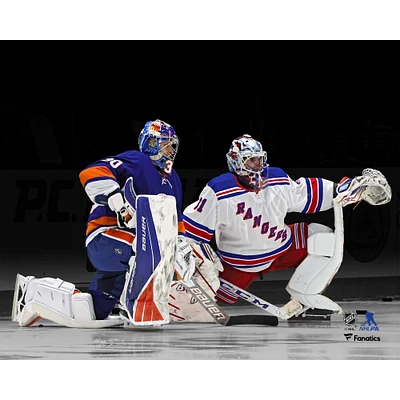 Photographie d'avant-match non signée d'Ilya Sorokin et Igor Shesterkin des Islanders de New York contre les Rangers