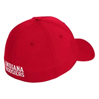 Casquette flexible avec logo adidas Crimson Indiana Hoosiers Locker Room pour hommes