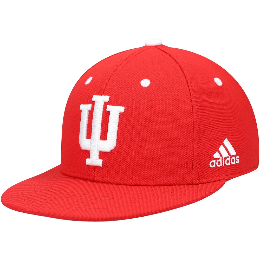 Casquette de baseball ajustée pour hommes adidas Crimson Indiana Hoosiers sur le terrain