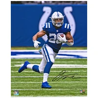 Photographie de course autographiée de Jonathan Taylor Indianapolis Colts 16" x 20" Royal Jersey