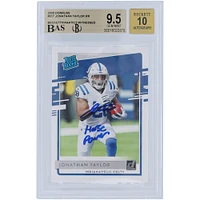 Jonathan Taylor Indianapolis Colts Carte Rookie authentifiée 9,5/10 de Beckett Fanatics 2020 autographiée par Panini Donruss avec inscription « Horse Power »