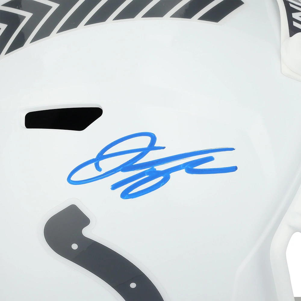 Réplique du casque Riddell 2024 Salute To Service Speed ​​autographié par Jonathan Taylor des Indianapolis Colts