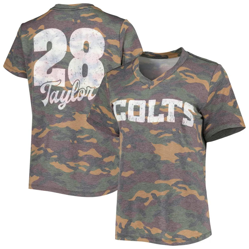 T-shirt tri-mélange à col en V Majestic Threads pour femmes Jonathan Taylor Camo Indianapolis Colts Nom et numéro