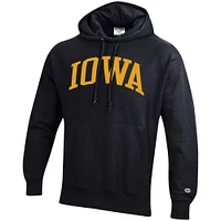 Sweat à capuche noir Champion Iowa Hawkeyes Team Arch Reverse Weave pour homme