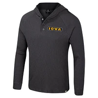 T-shirt à capuche manches longues Henley pour homme Colosseum Charcoal Iowa Hawkeyes Dujour Ralgan