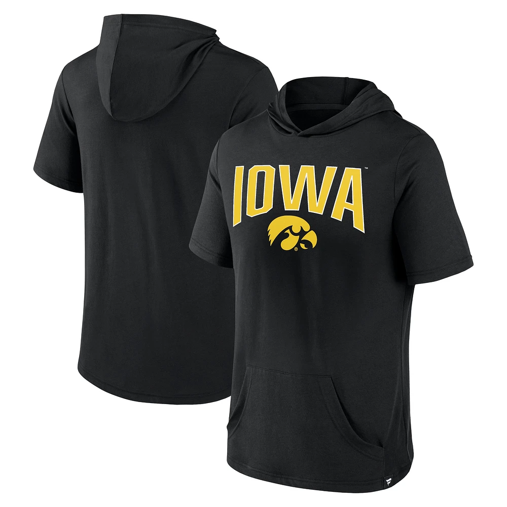 T-shirt à capuche noir Fanatics pour hommes Iowa Hawkeyes Outline Lower Arch