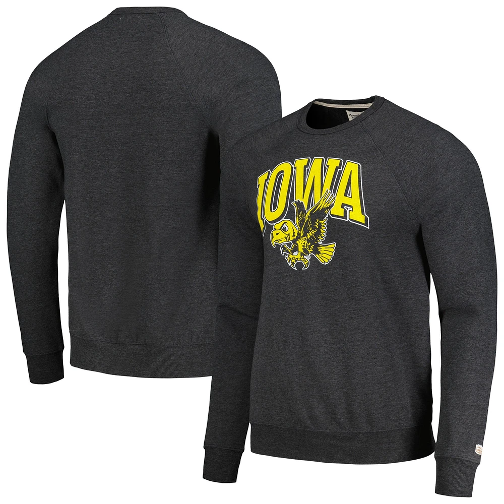 Sweat-shirt à col rond tri-mélangé pour hommes Homefield Heather Charcoal Iowa Hawkeyes