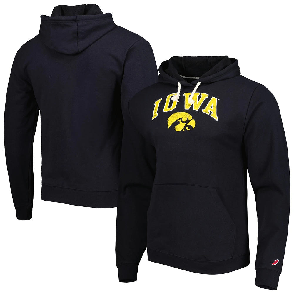 Sweat à capuche noir Iowa Hawkeyes Arch Essential de League Collegiate Wear pour hommes