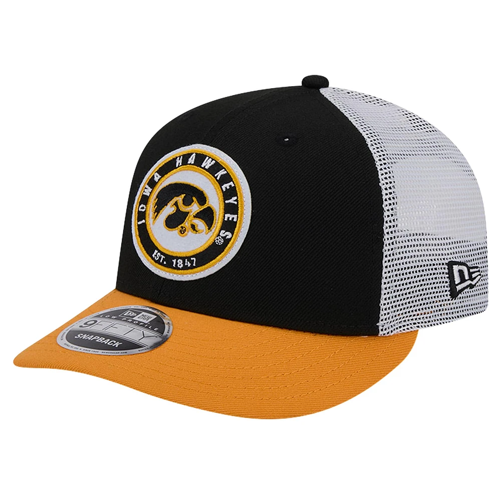 Casquette de camionneur Snapback 9FIFTY noire Iowa Hawkeyes Throwback Circle Patch New Era pour hommes