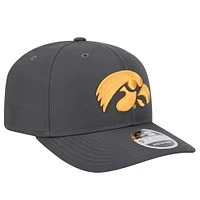 Casquette extensible à boutons-pression 9SEVENTY Iowa Hawkeyes de New Era pour homme, couleur anthracite