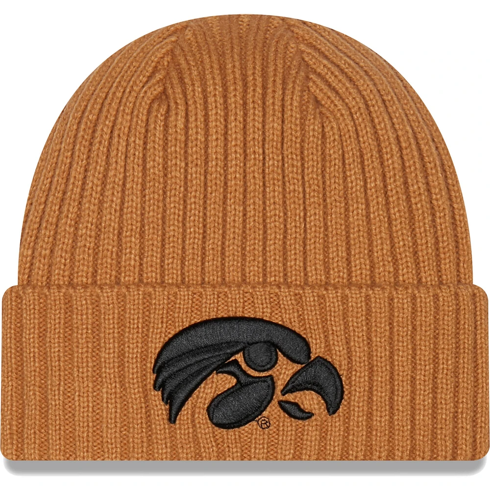 Bonnet en tricot à revers classique Iowa Hawkeyes Core New Era pour homme, marron clair